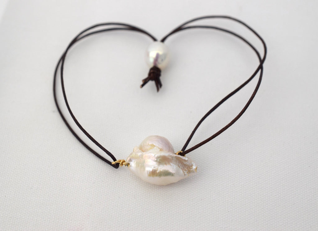 Flameball Bracelet on Leather - MILK VELVET PEARLS