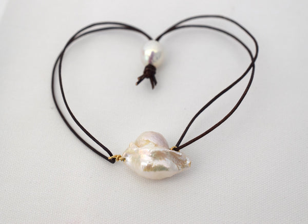 Flameball Bracelet on Leather - MILK VELVET PEARLS