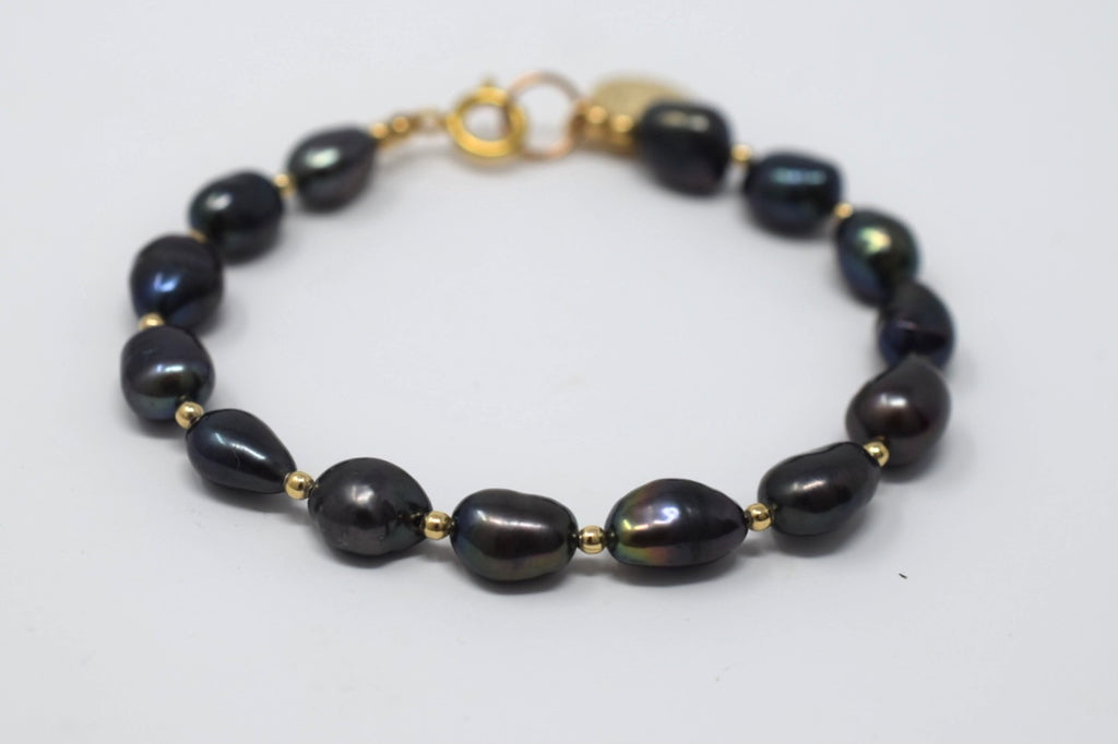 Peace in Thy Strength :: Black Peacock Pearl Bracelet - MILK VELVET PEARLS