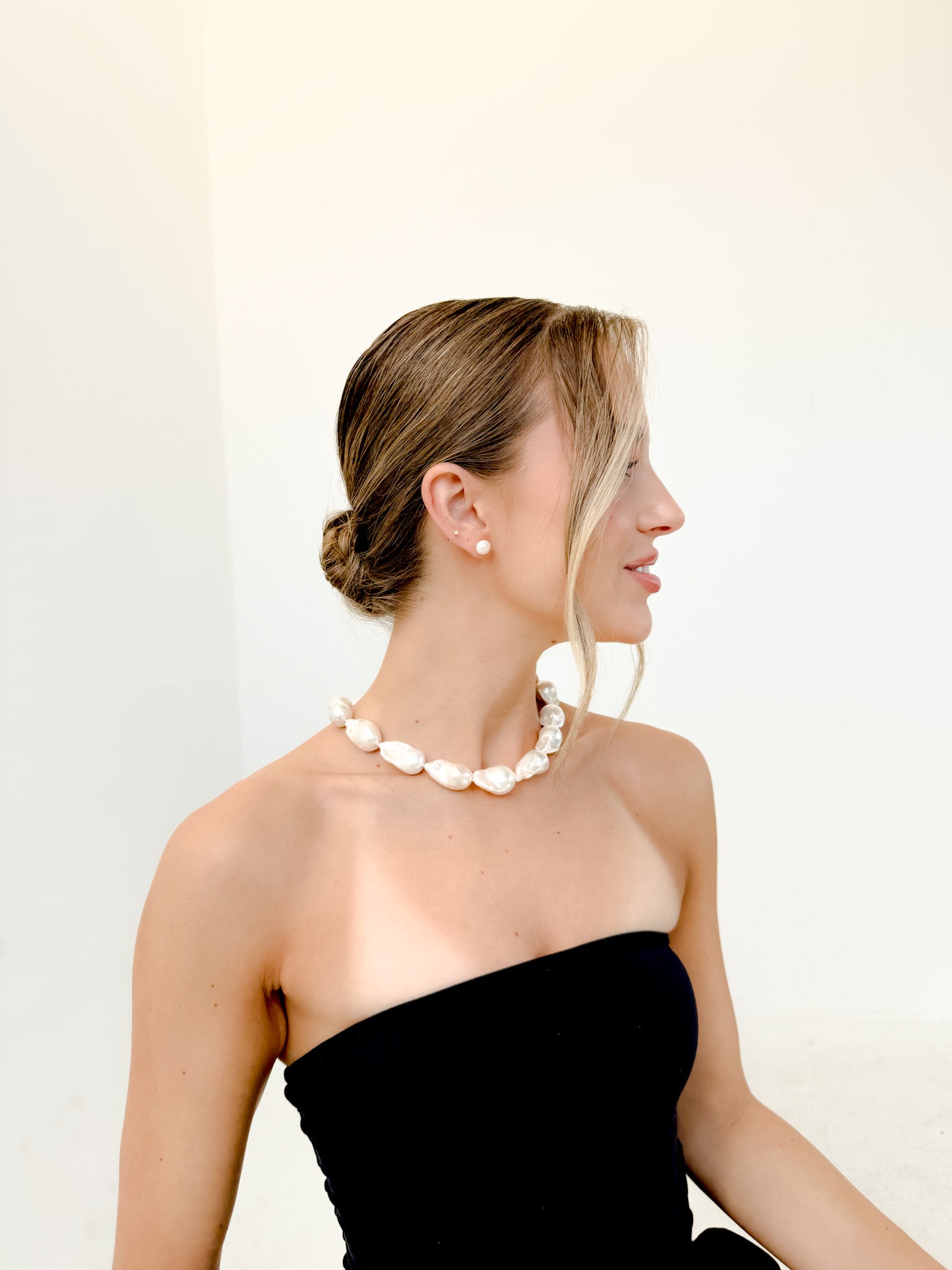 ｜MIDNIGHT MOMENT.｜ fullbody long pearl necklace Designer fashion, Seoul-fully created | W Concept