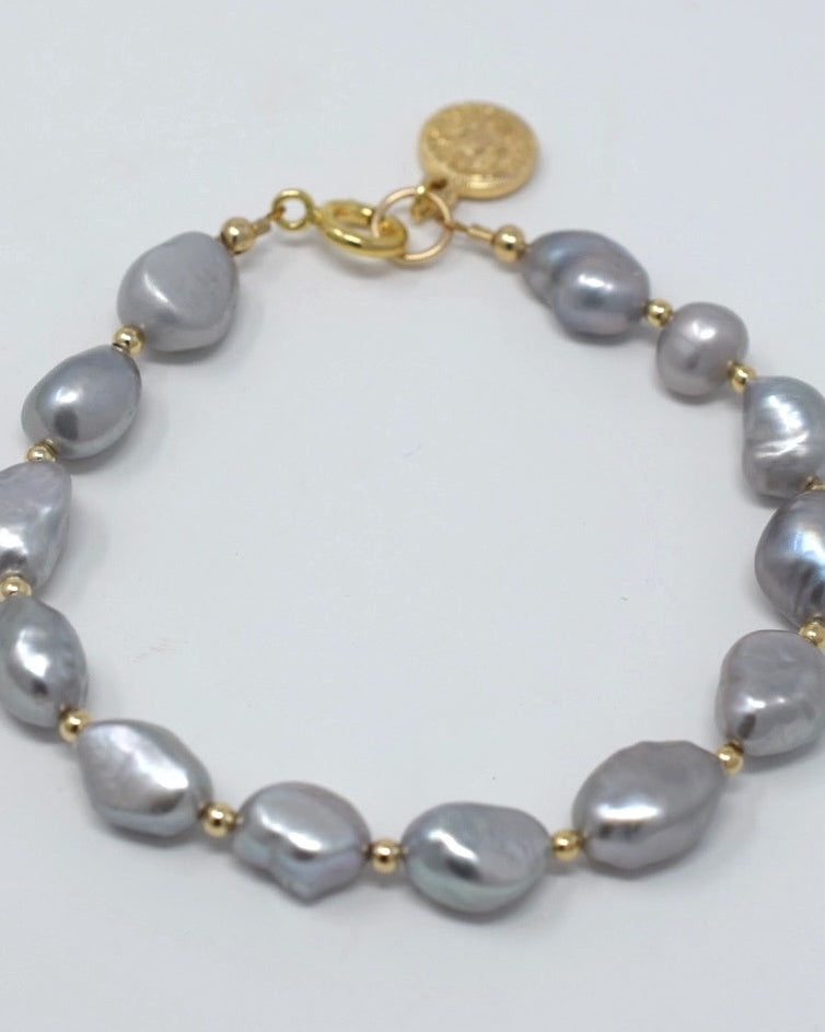 Peace in Thy Strength :: Gray Pearl Bracelet - MILK VELVET PEARLS